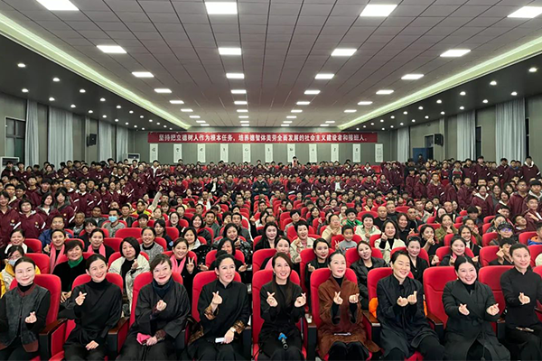 尧都区青少年心理健康教育活动现场观摩——情绪疗愈艺术展在我校隆重举行